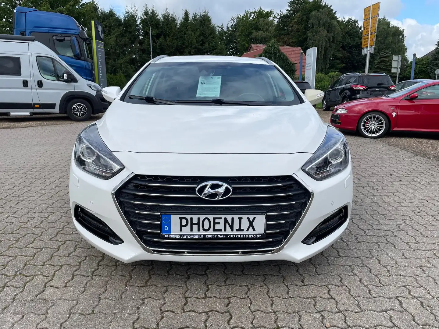 Hyundai i40 Premium,PDC,Navi,SHZ,Temp,B-xeno,RFK,Eu6 Weiß - 2