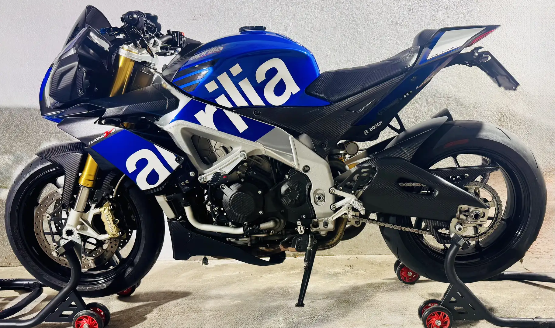Aprilia Tuono V4 1100 „perfekt abgestimmt, tadelloser Zustand Albastru - 1