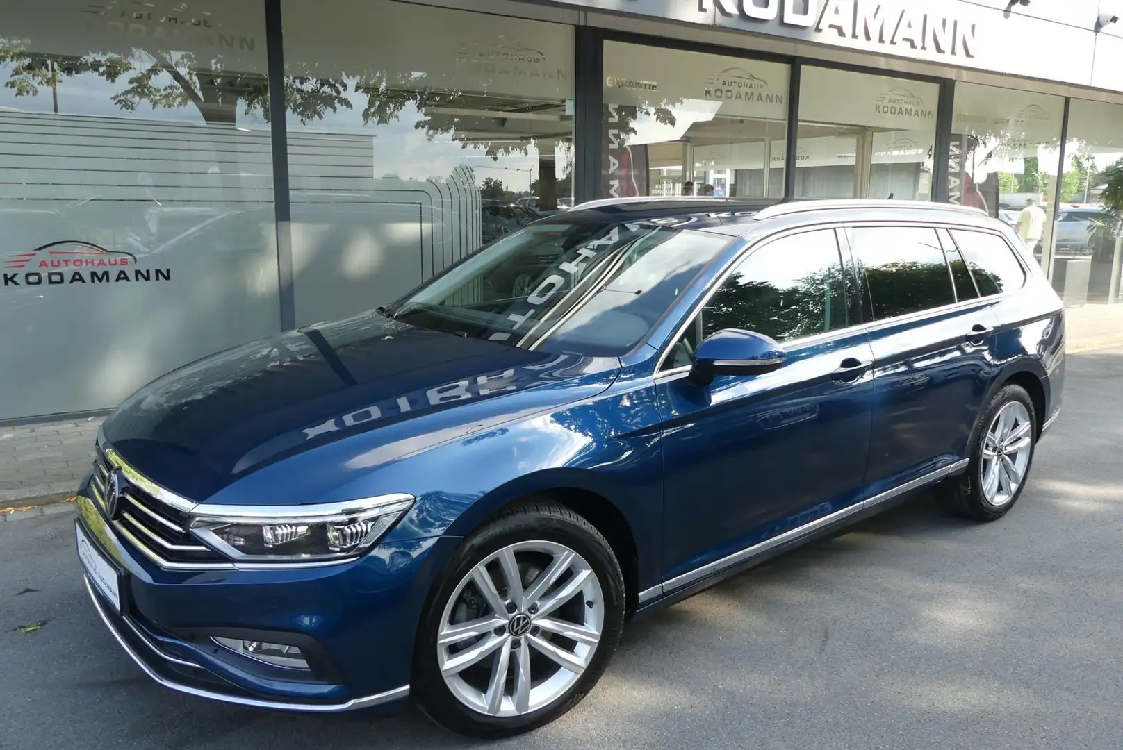 Volkswagen Passat Variant 2.0 TDI Elegance*Cam*Matrix*AHK* Bleu - 2