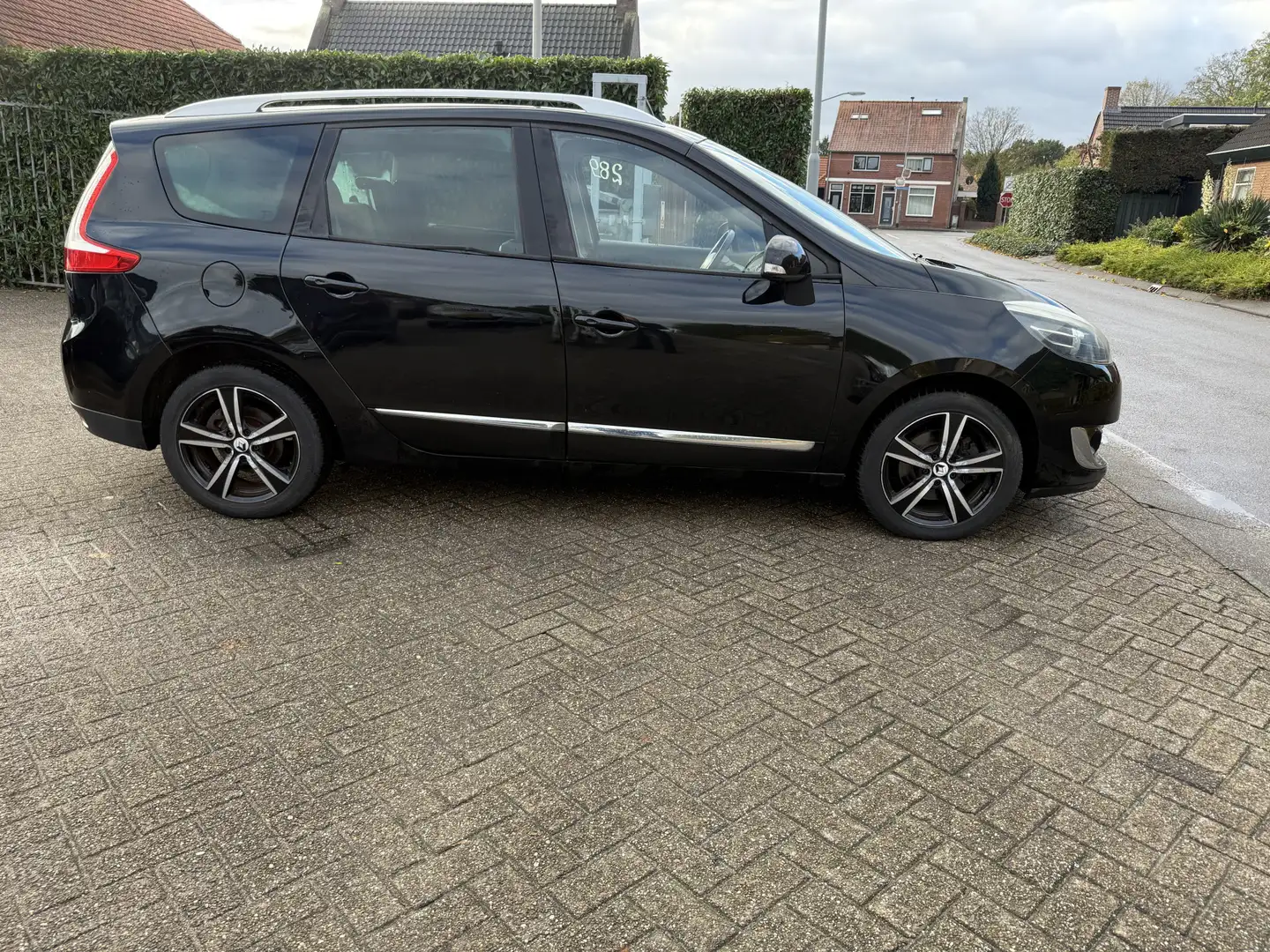 Renault Grand Scenic TCE BOSE FACELIFT Zwart - 2