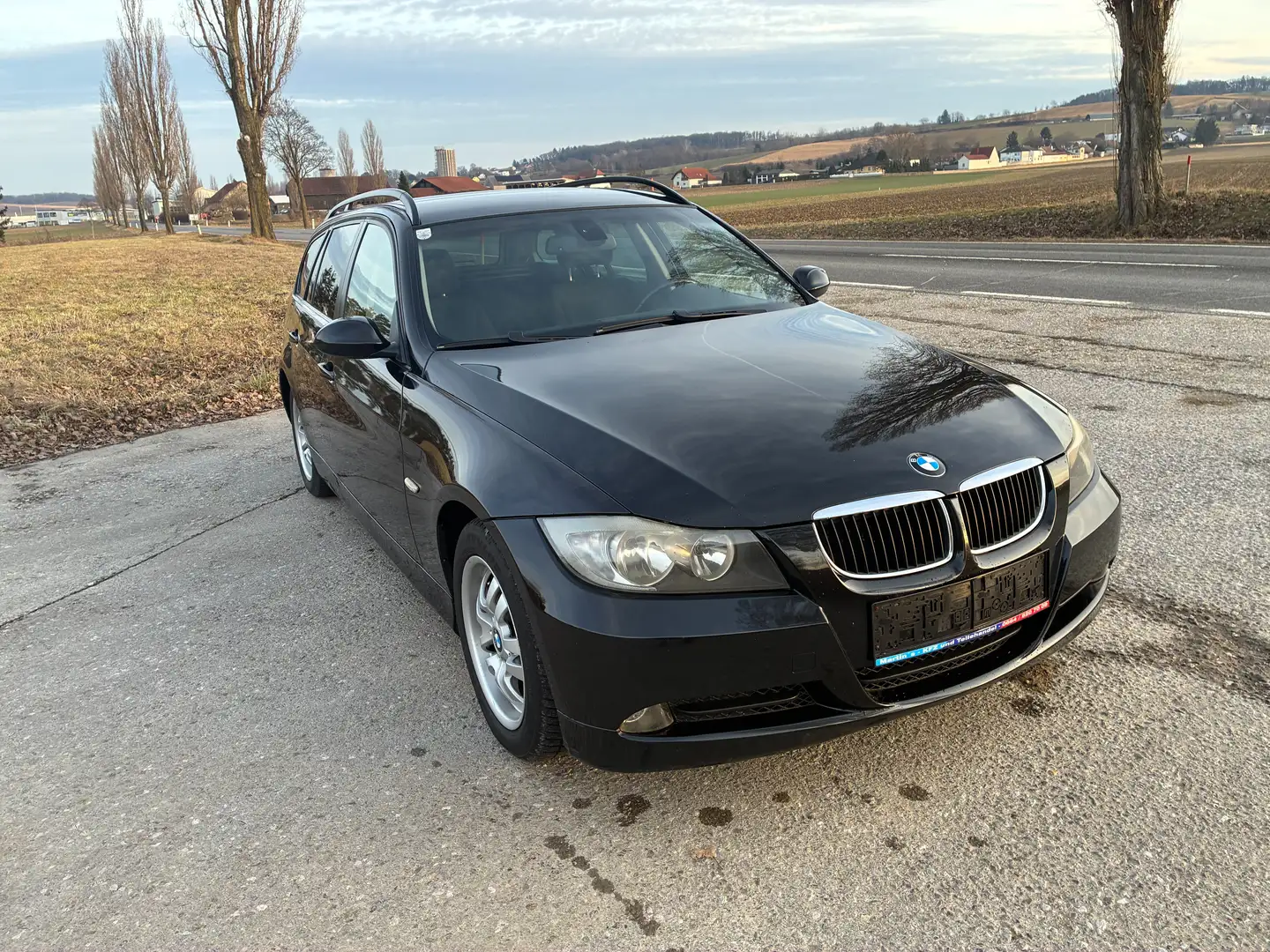 BMW 318 318d Schwarz - 2