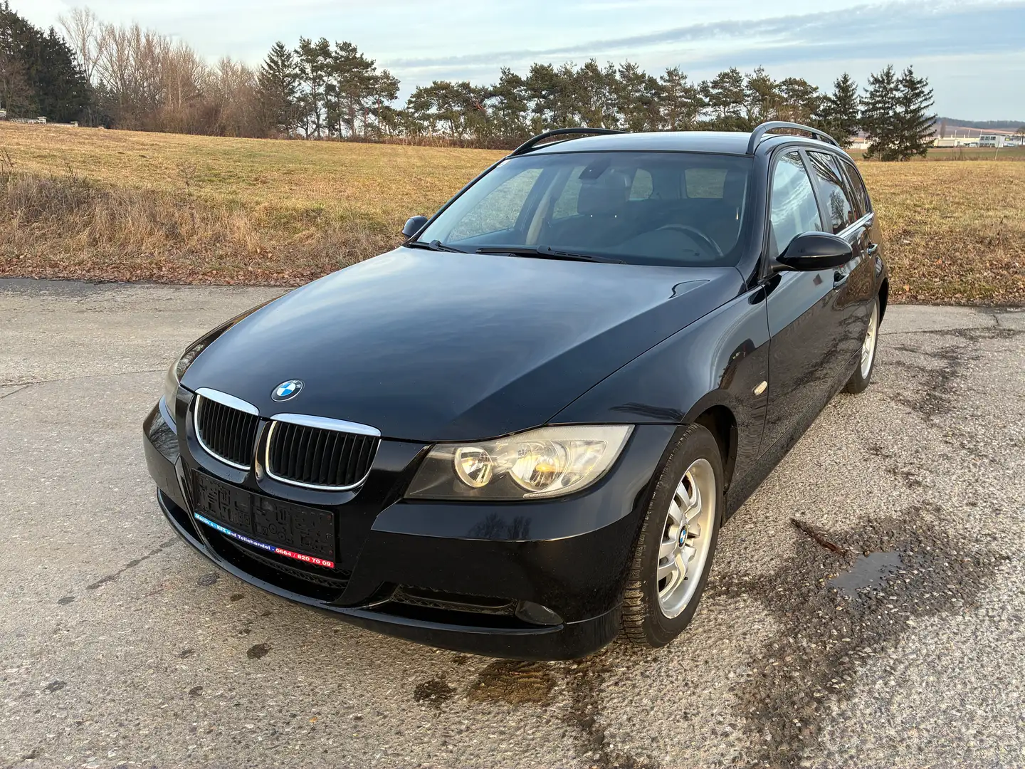 BMW 318 318d Schwarz - 1