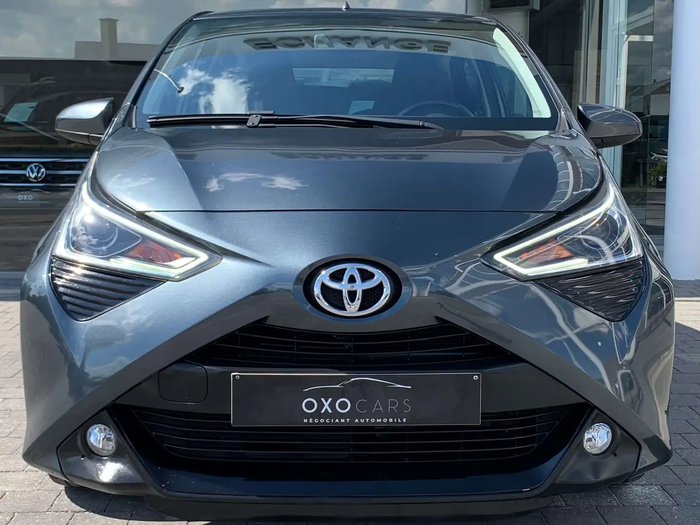 Toyota Aygo 1.0i VVT-i / Airco / CarPlay / Camera / Cruise/LED Grijs - 2
