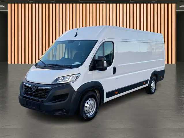 Opel Movano view 2