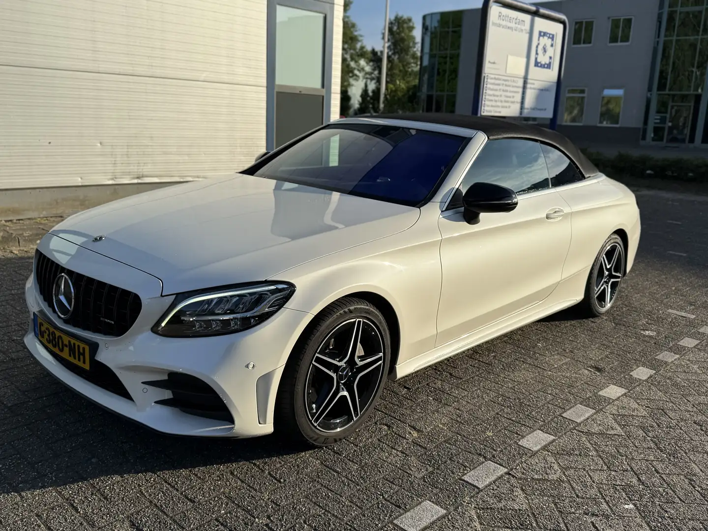 Mercedes-Benz C 180 Cabrio 9G-TRONIC AMG Line C63s uitvoering Wit - 2