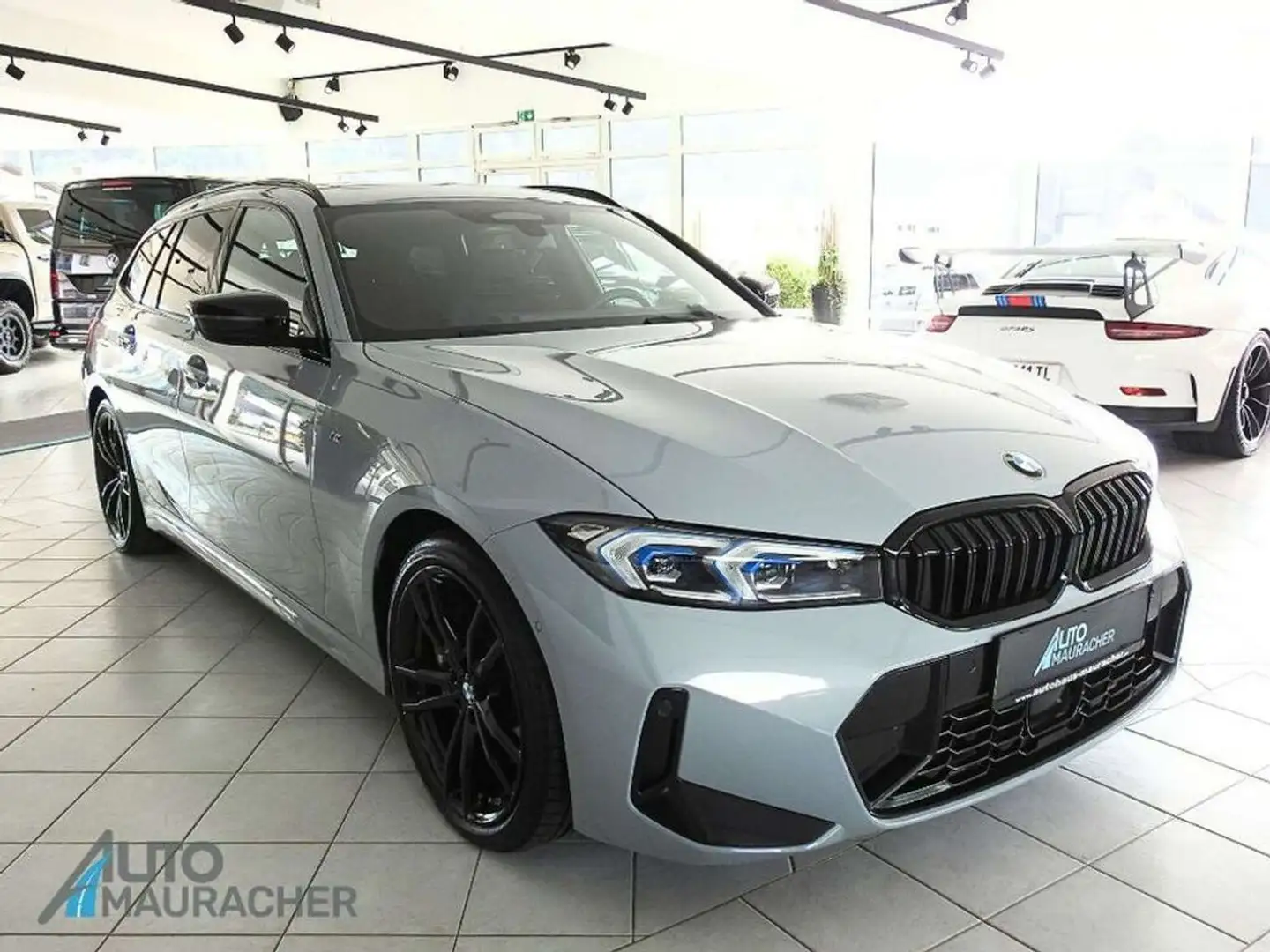 BMW 320 d xDrive Touring M-Sport*LED*PANO*STHZG* Grau - 2