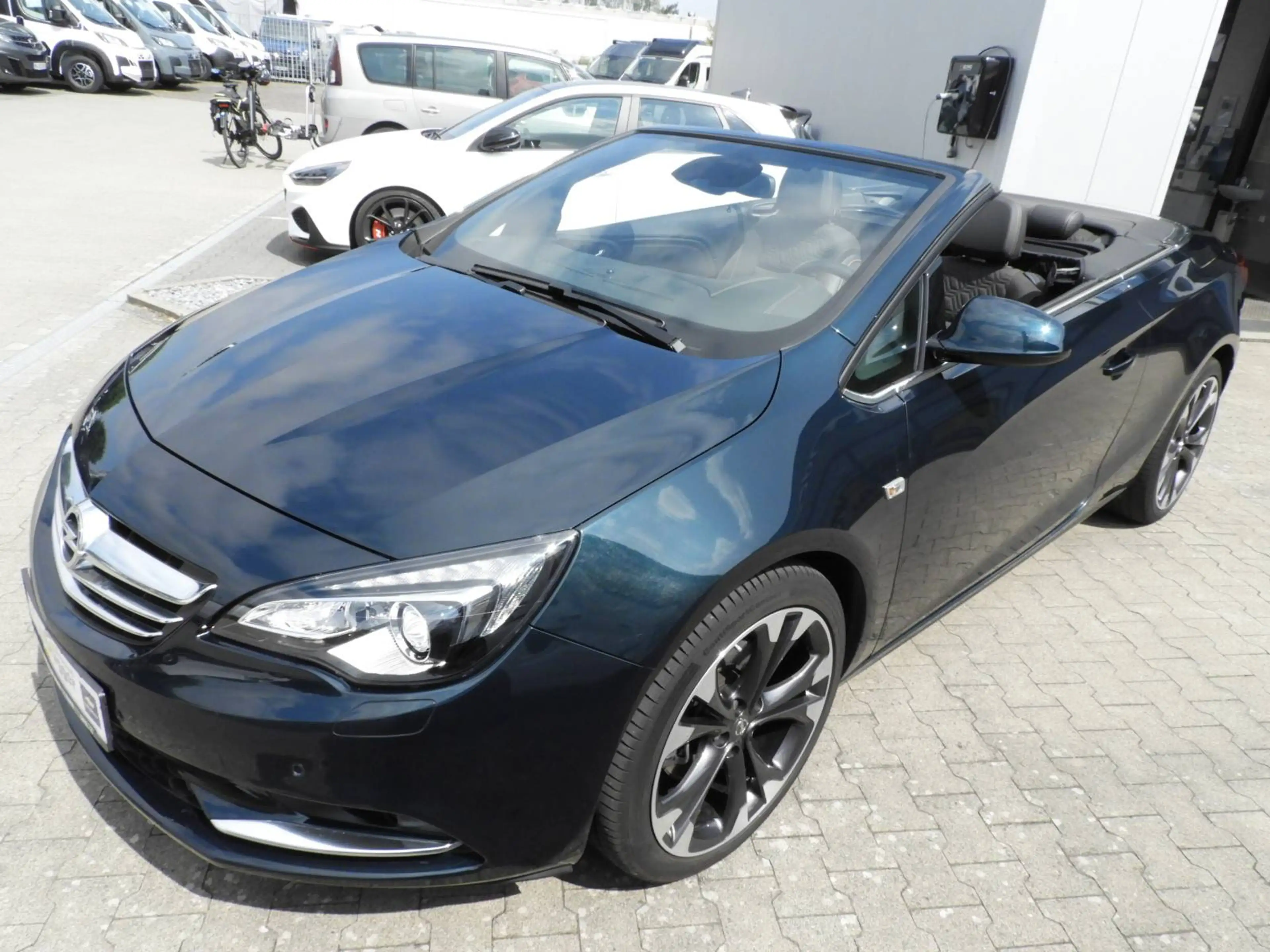 Opel Cascada Innovation ecoFlex DAB Navi Rückfahrkamera Sitz und Lenkradheizung 20 Zoll