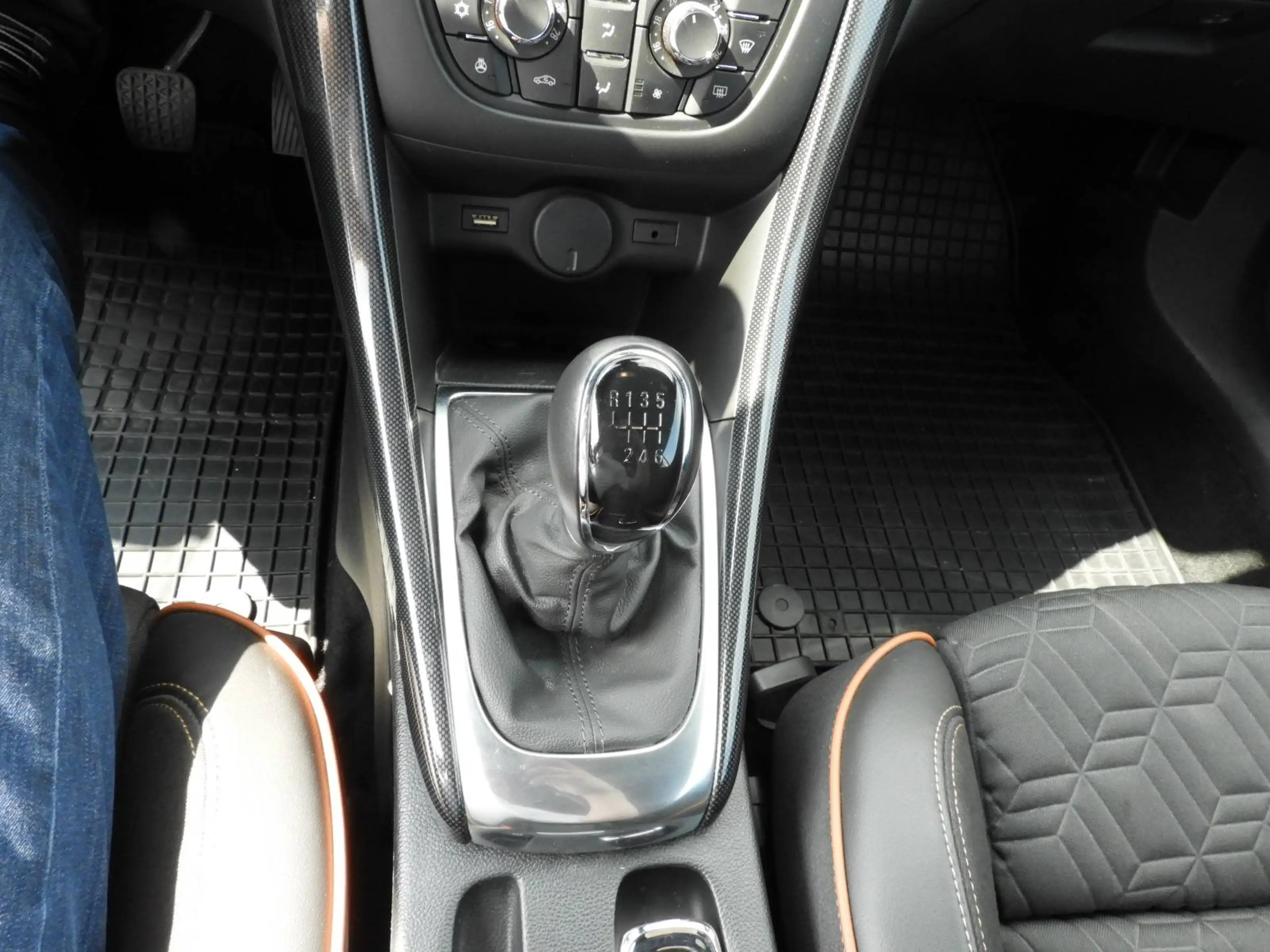 Opel Cascada Innovation ecoFlex DAB Navi Rückfahrkamera Sitz und Lenkradheizung 20 Zoll — photo 15