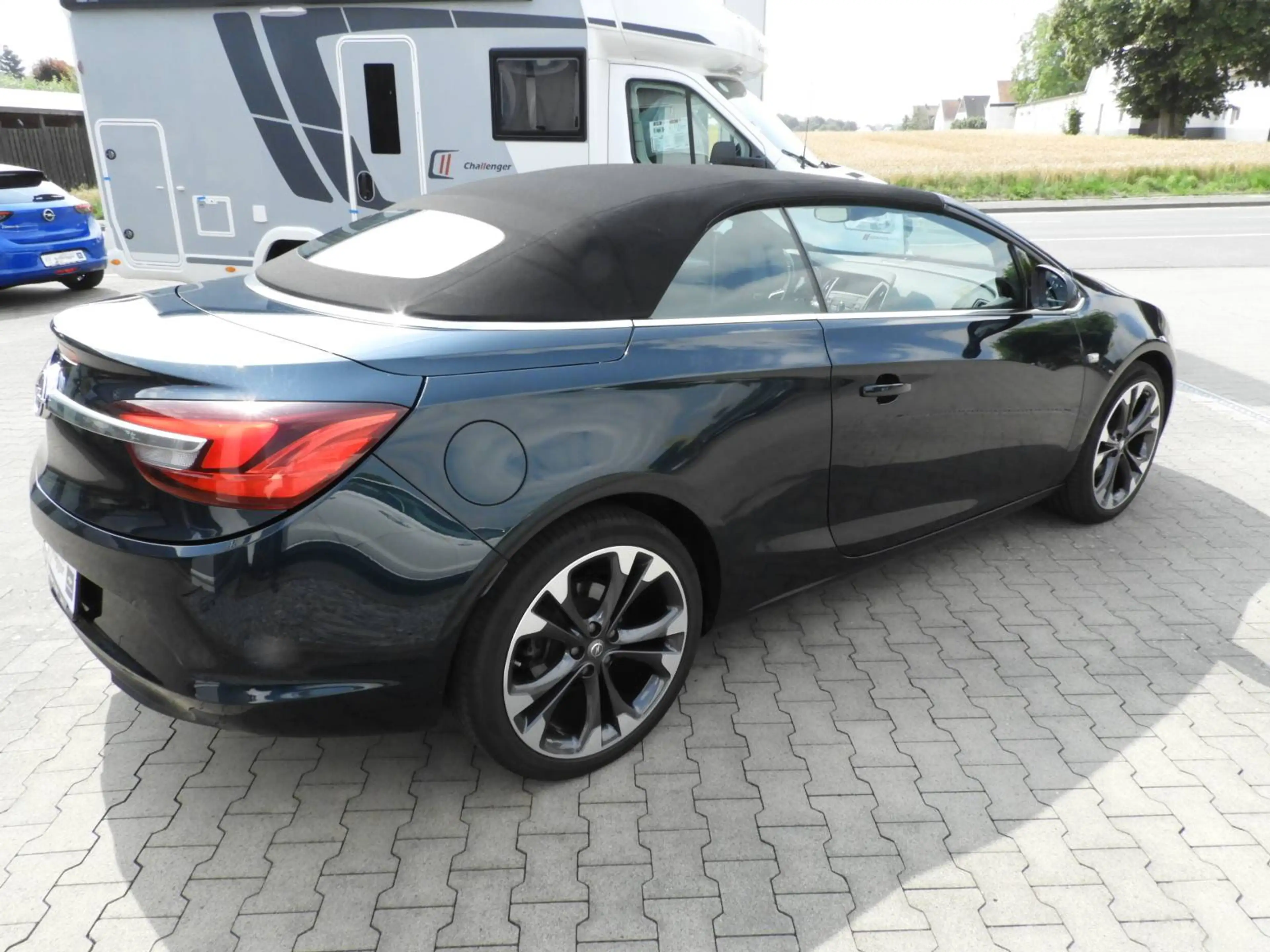 Opel Cascada Innovation ecoFlex DAB Navi Rückfahrkamera Sitz und Lenkradheizung 20 Zoll — photo 3