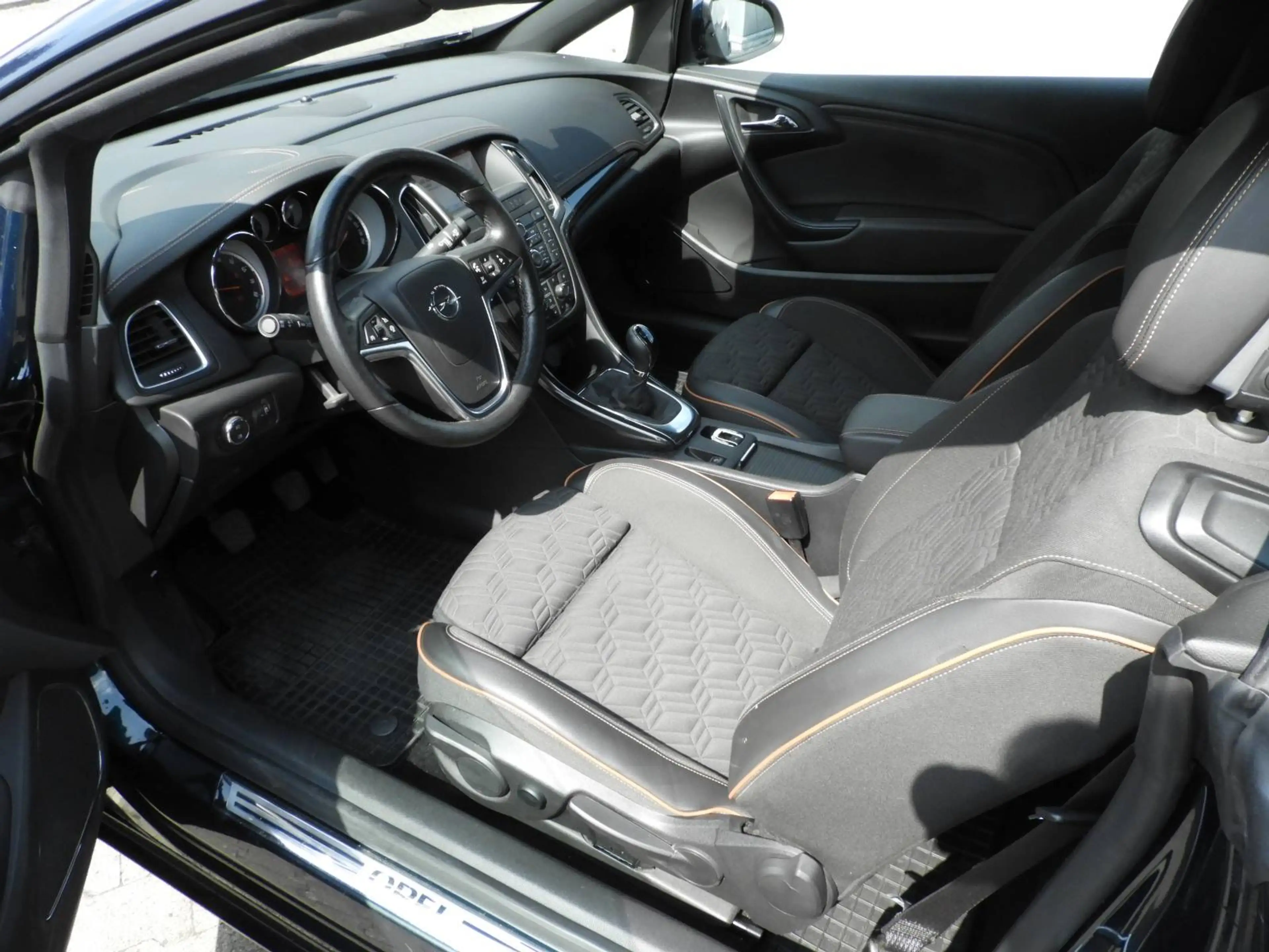 Opel Cascada Innovation ecoFlex DAB Navi Rückfahrkamera Sitz und Lenkradheizung 20 Zoll — photo 4
