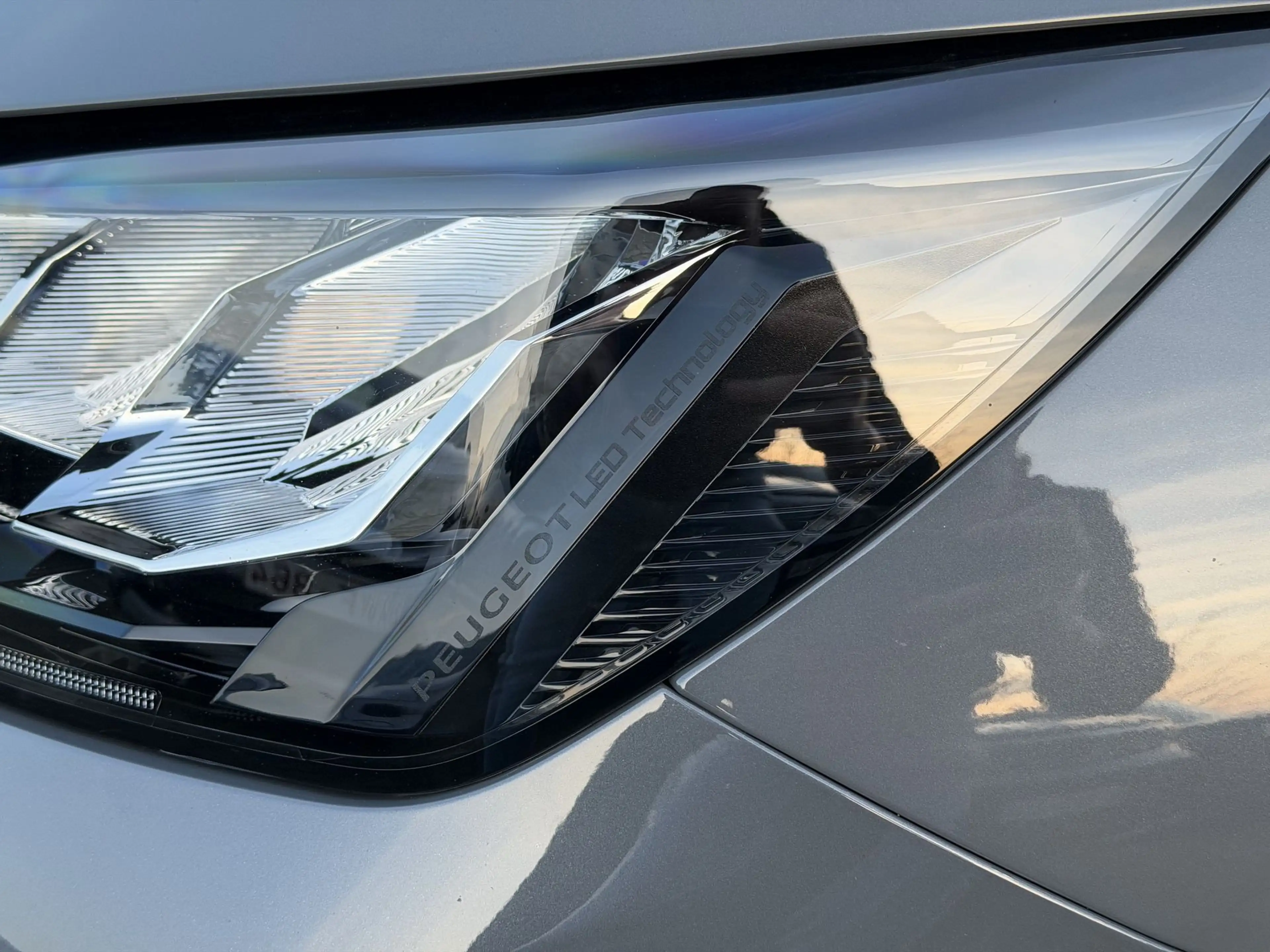 Peugeot 208 Allure 1.2T Automaat *Navi*Camera*CarPlay* — photo 9