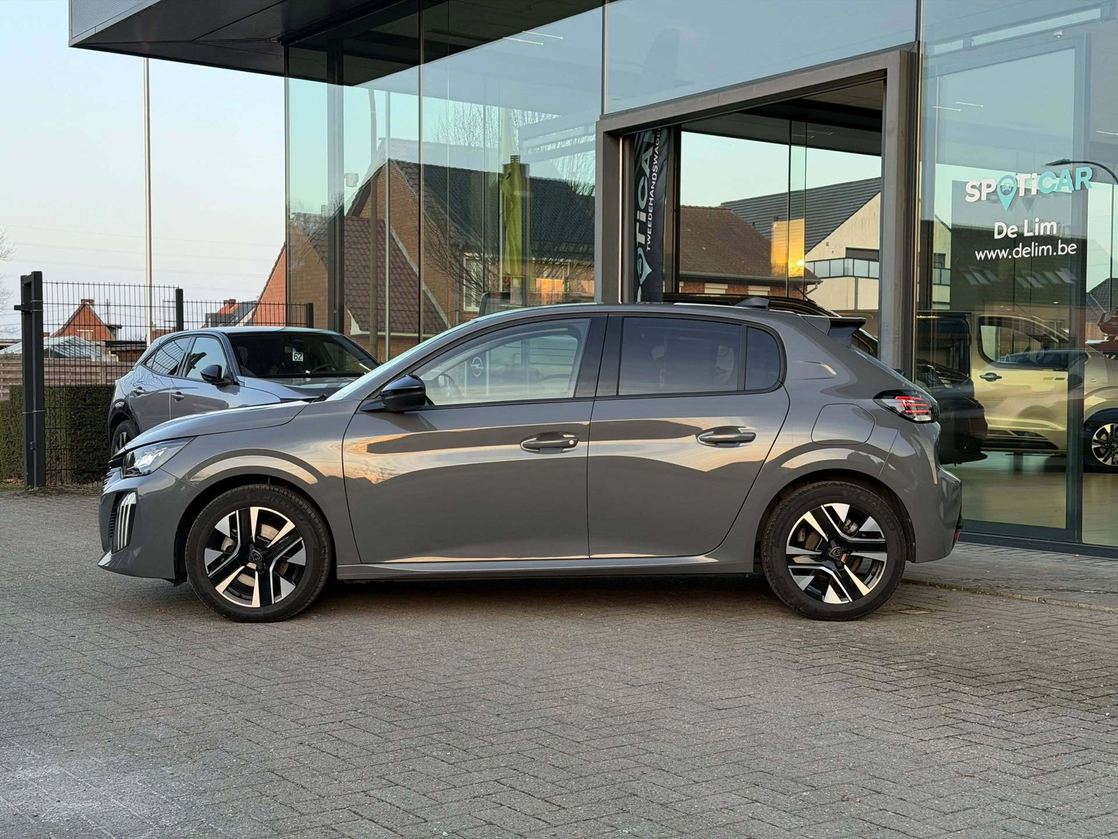 Peugeot 208 Allure 1.2T Automaat *Navi*Camera*CarPlay* — photo 4