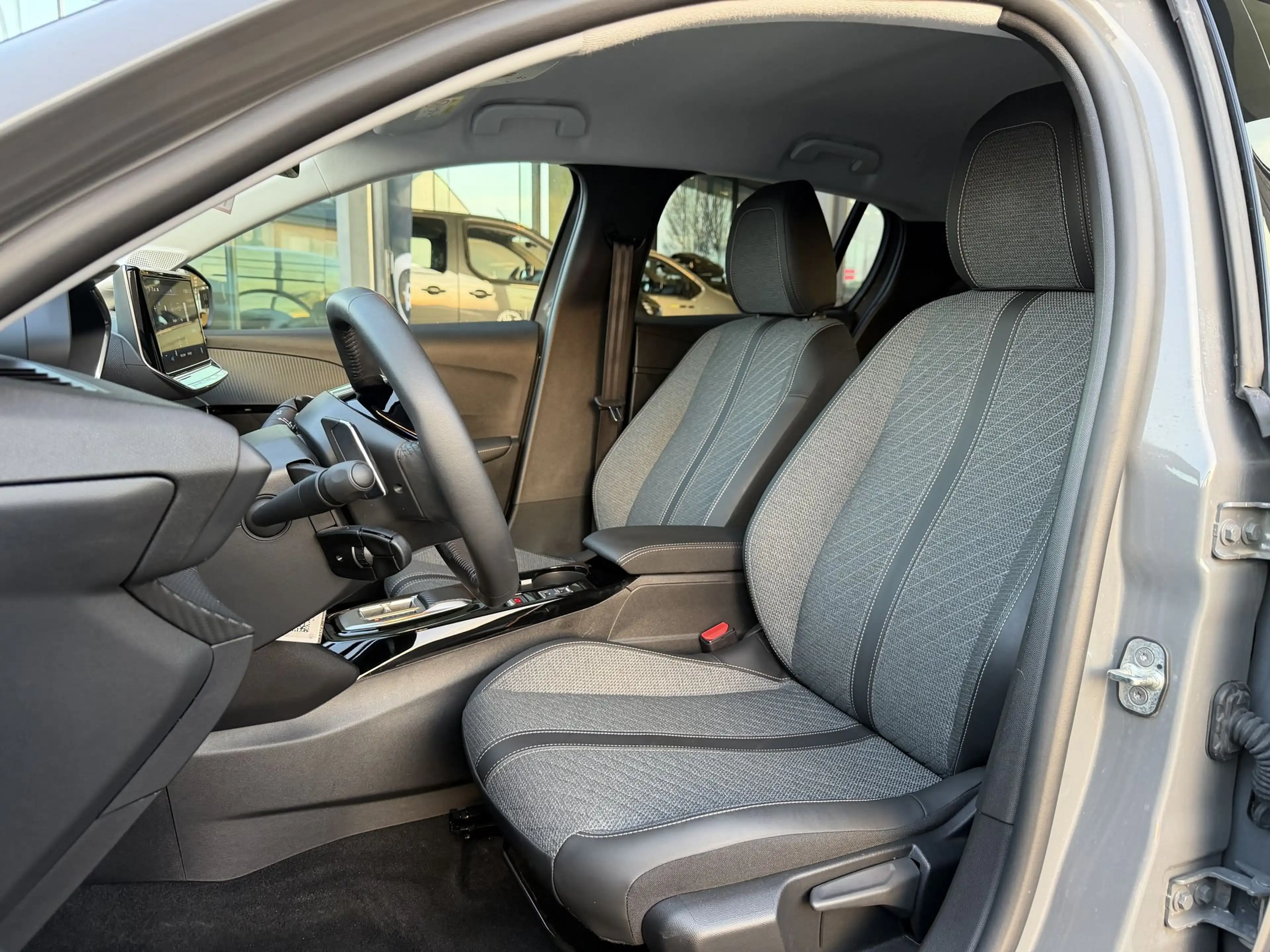 Peugeot 208 Allure 1.2T Automaat *Navi*Camera*CarPlay* — photo 10