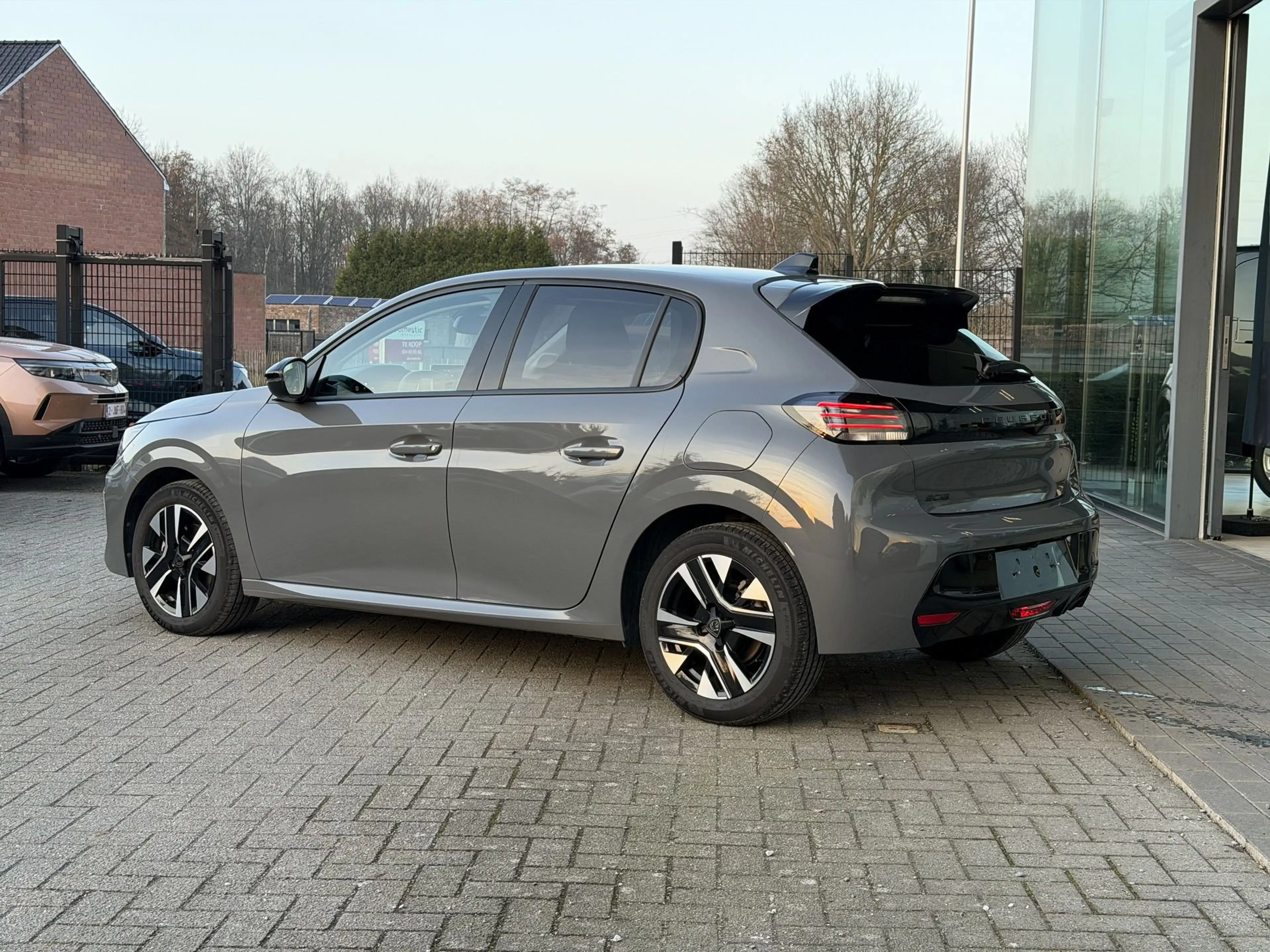 Peugeot 208 Allure 1.2T Automaat *Navi*Camera*CarPlay* — photo 3