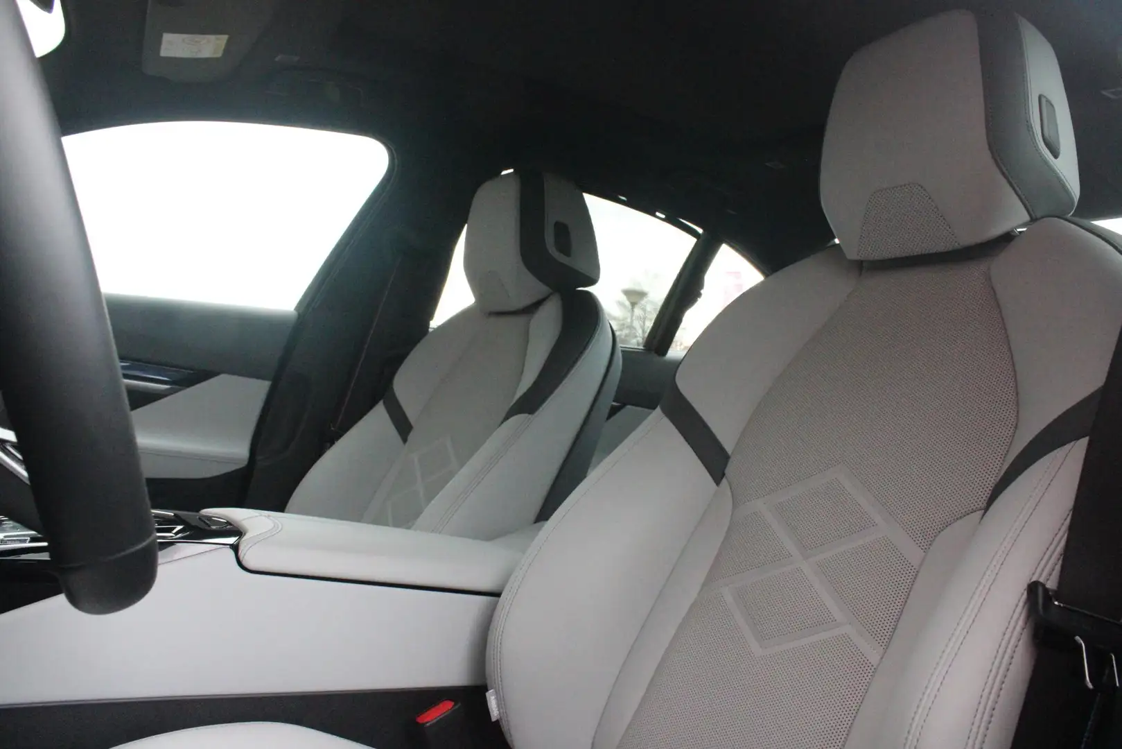 BMW 550 5-serie 550e 490PK xDRIVE | ICONIC GLOW GRILL | PA Blauw - 2