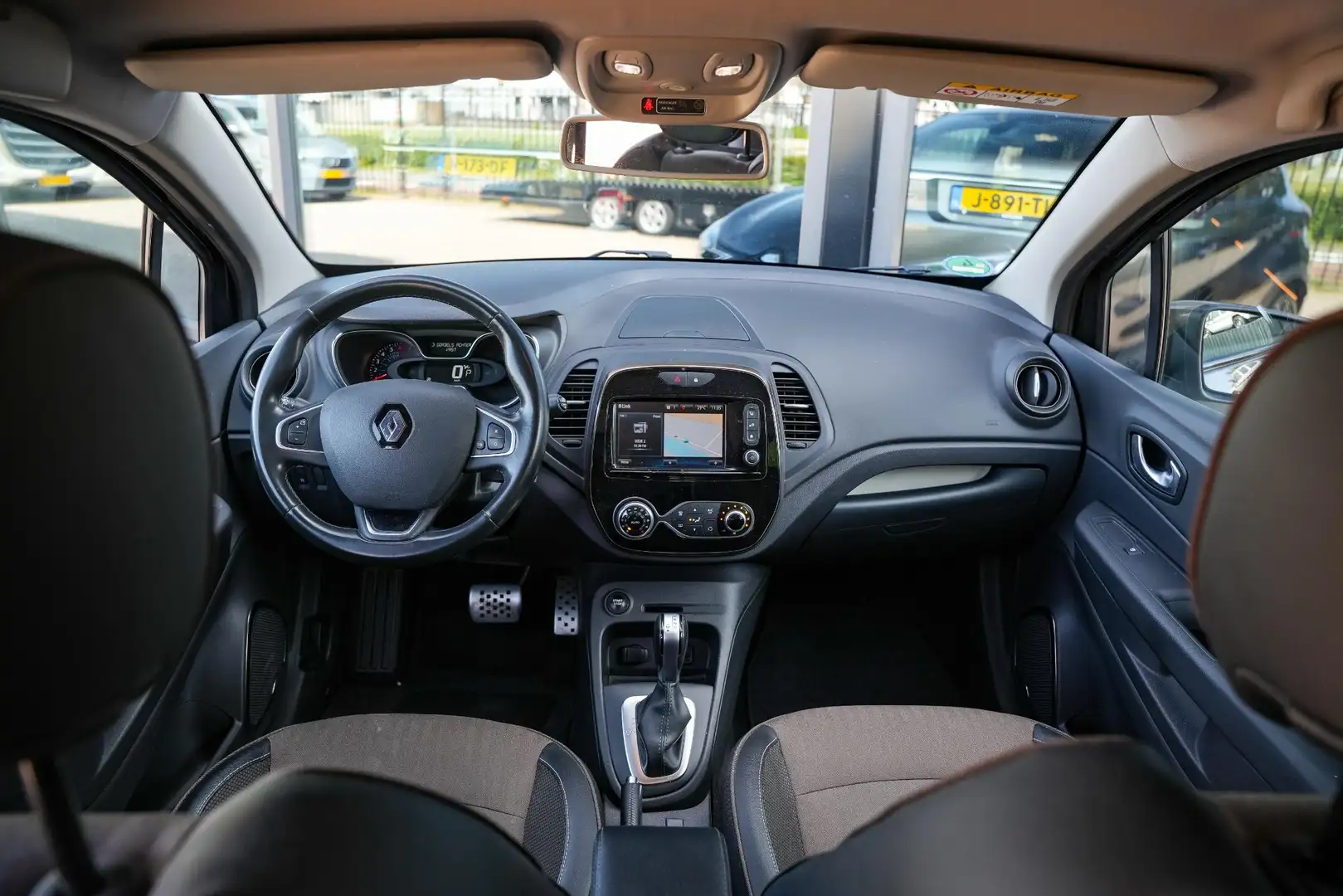 Renault Captur 1.2 TCe Edition One BOSE Camera Cruise Navigatie P Zwart - 2