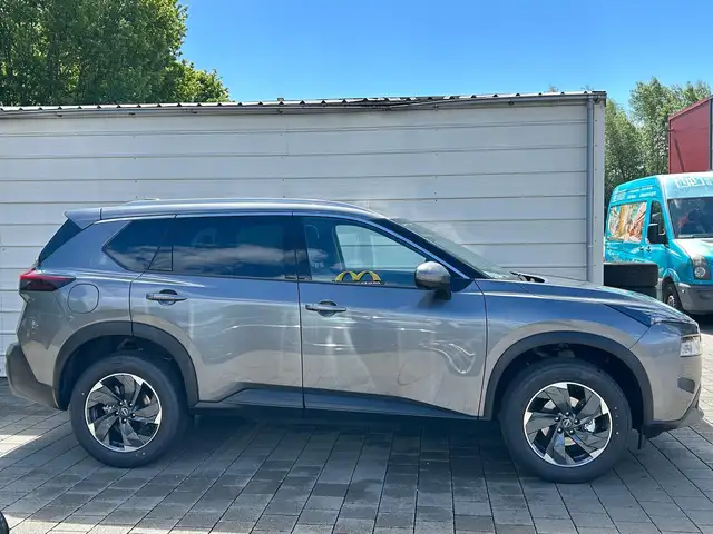 Nissan X-Trail view 4