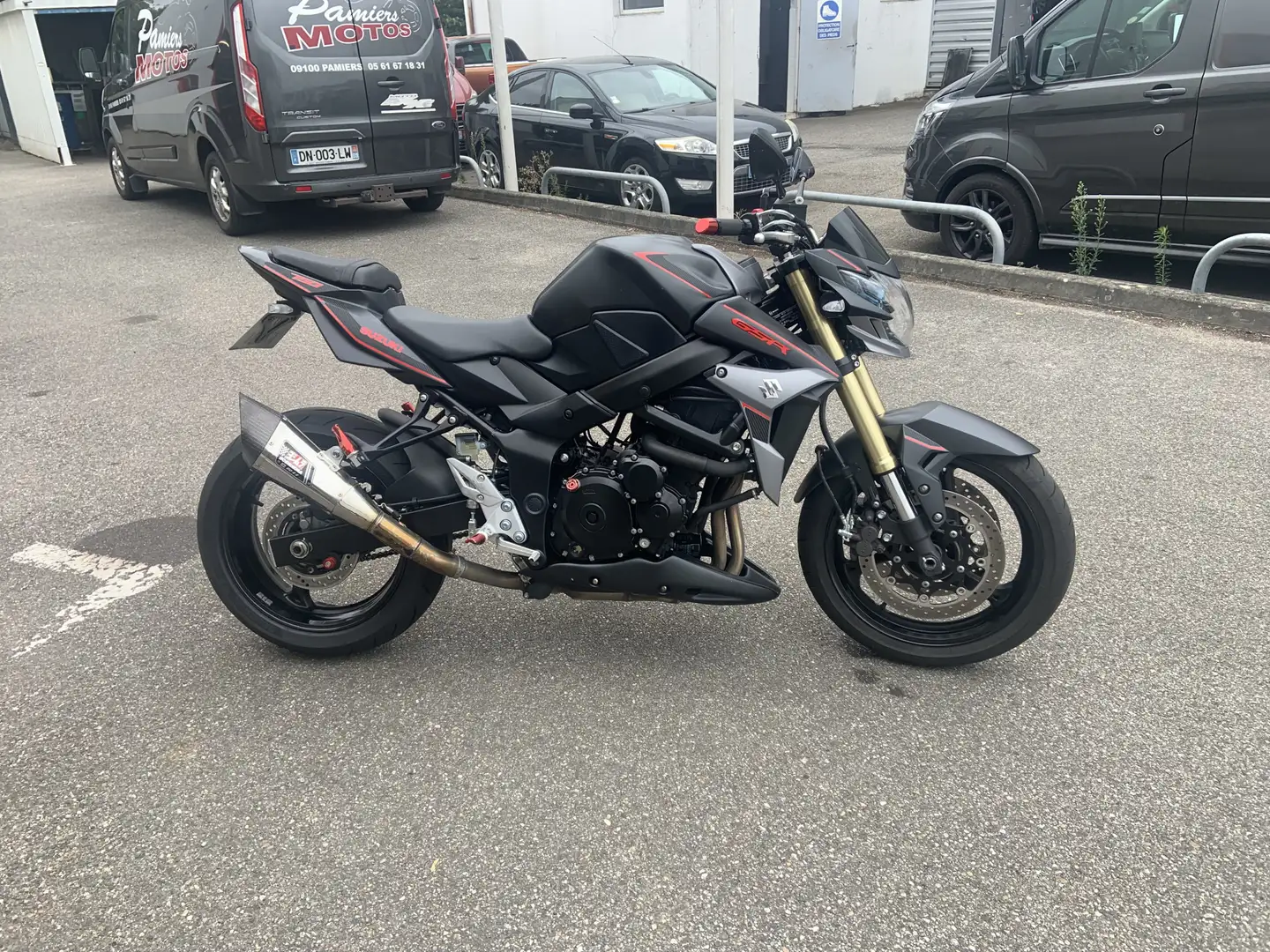 Suzuki GSR 750 Černá - 1