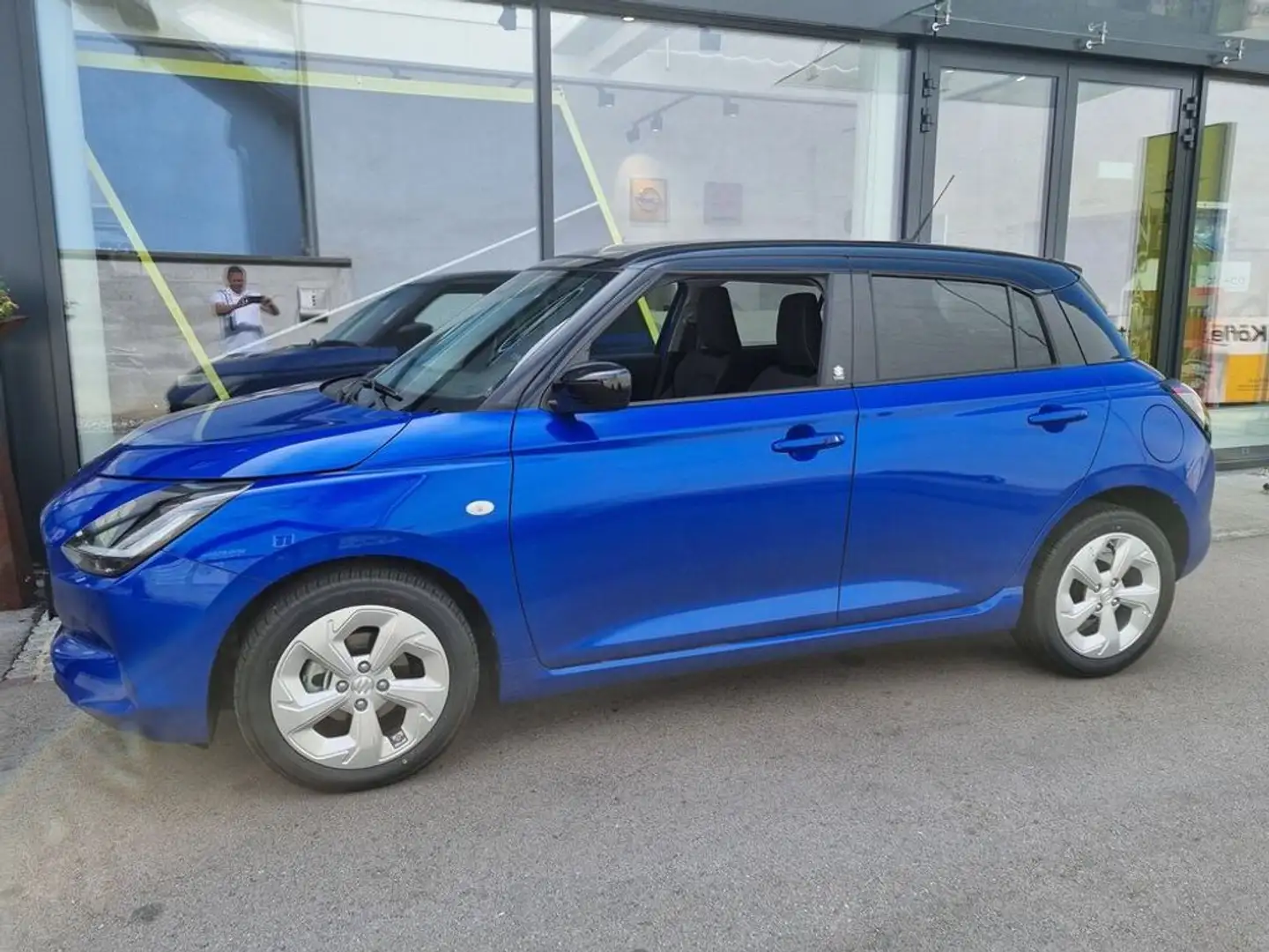Suzuki Swift 1,2 Hybrid Shine CVT Aut. Bleu - 1