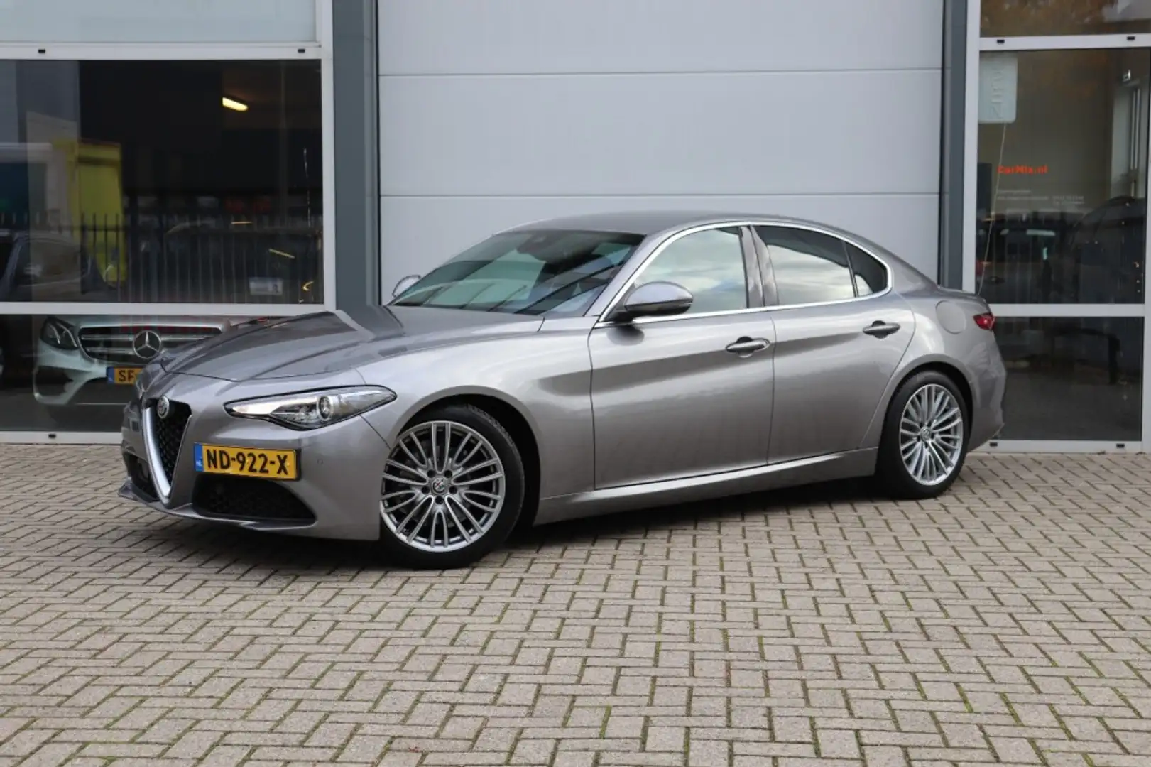 Alfa Romeo Giulia 2.0T SUPER/ORIG.NL/BI-XENON AD./HARMAN KARDON/LEER Grijs - 1