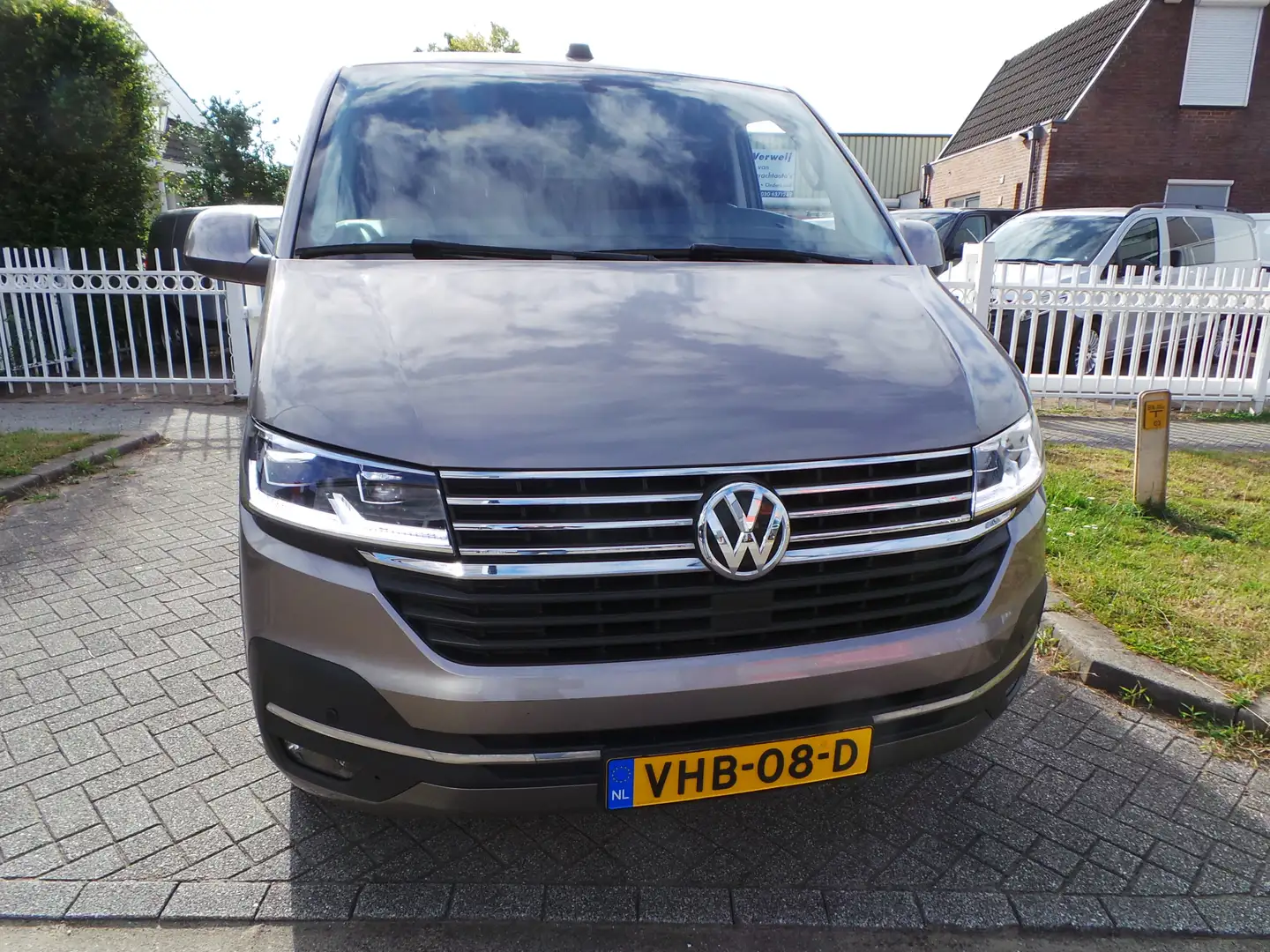 Volkswagen T6.1 Transporter 2.0 TDI 150pk L2 Aut. Bulli Gr-Navi,Camera,El Klep Bruin - 2