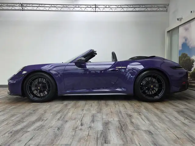 Porsche 911 view 3
