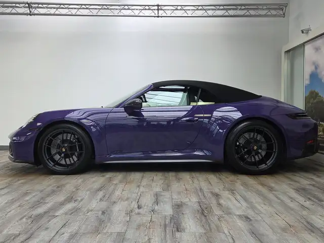 Porsche 911 view 9