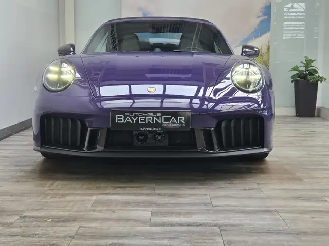 Porsche 911 view 7