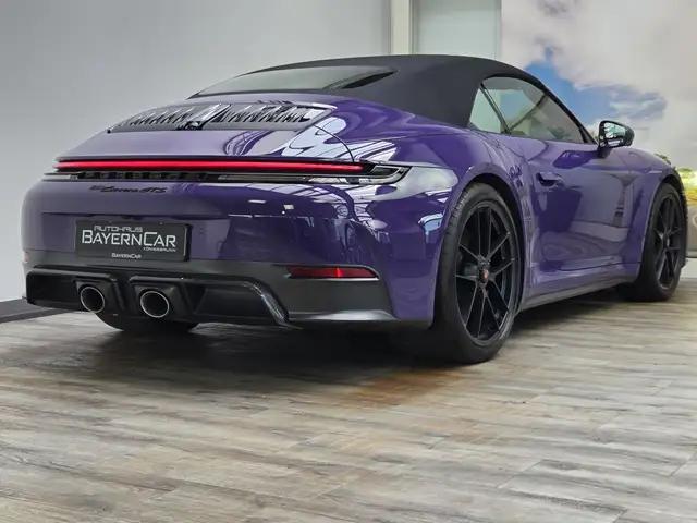 Porsche 911 view 12