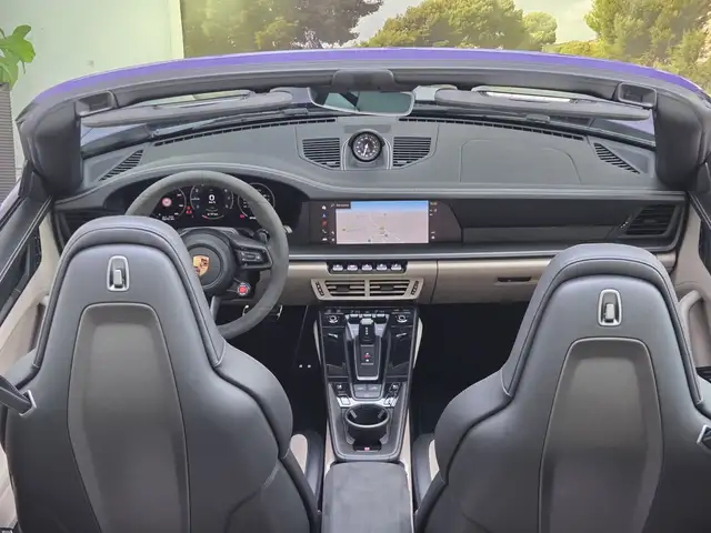 Porsche 911 view 13
