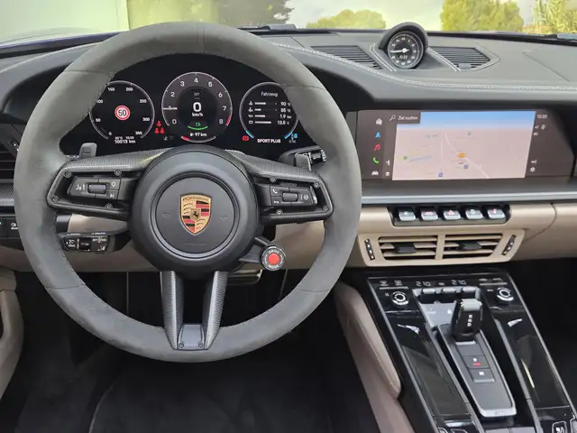 Porsche 911 view 15
