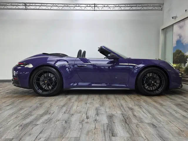 Porsche 911 view 4