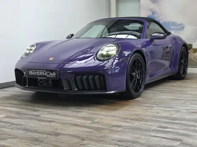 Porsche 911 view 8