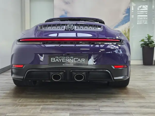 Porsche 911 view 5