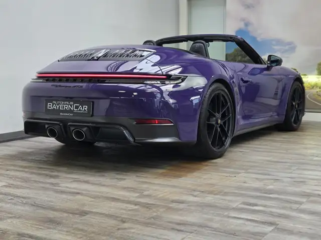 Porsche 911 view 6