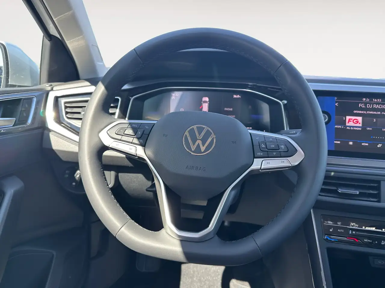 Volkswagen Polo Citadine 5 portes — photo 12