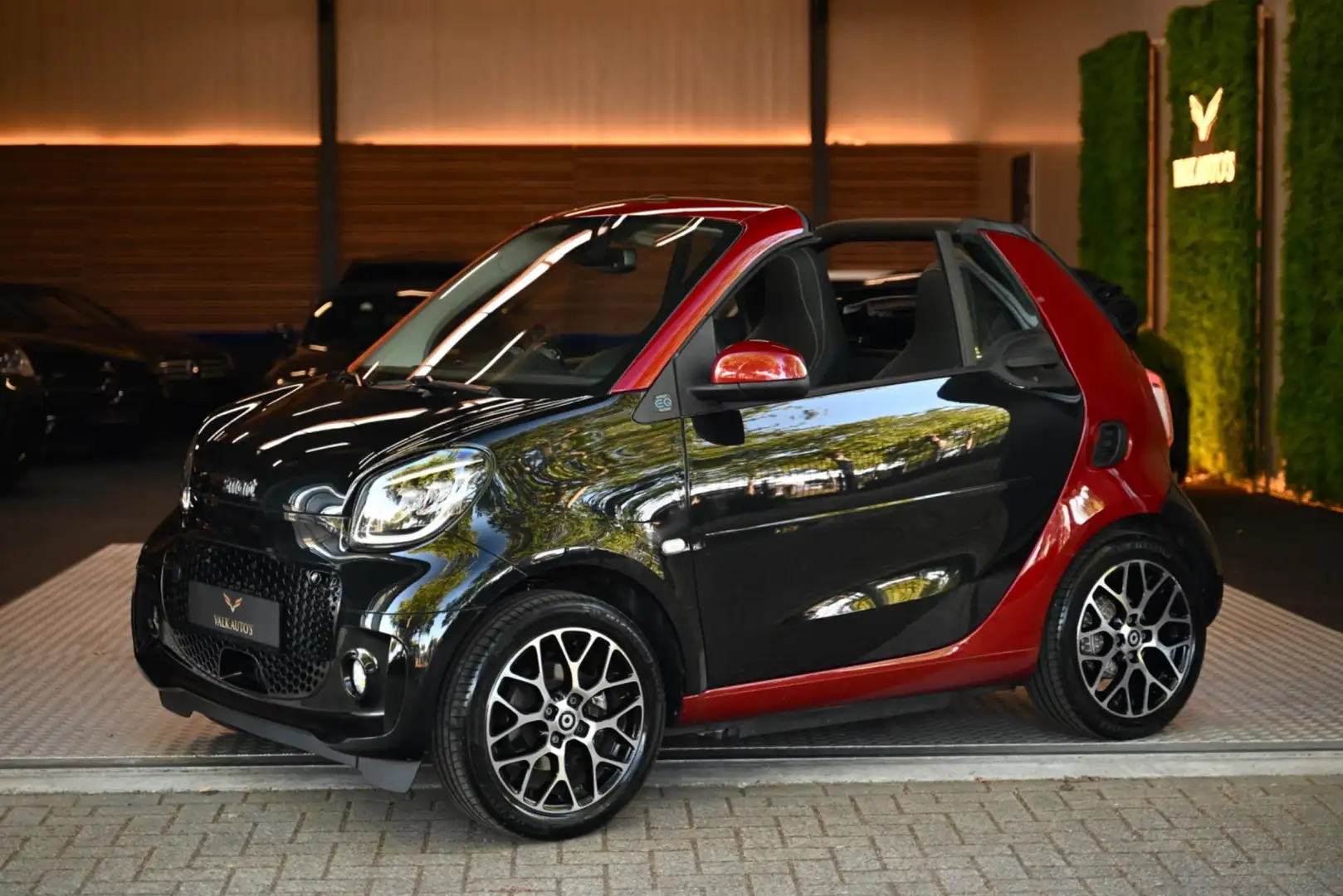 smart forTwo cabrio EQ Comfort PLUS 18 kWh Facelift - Leer - St Zwart - 1