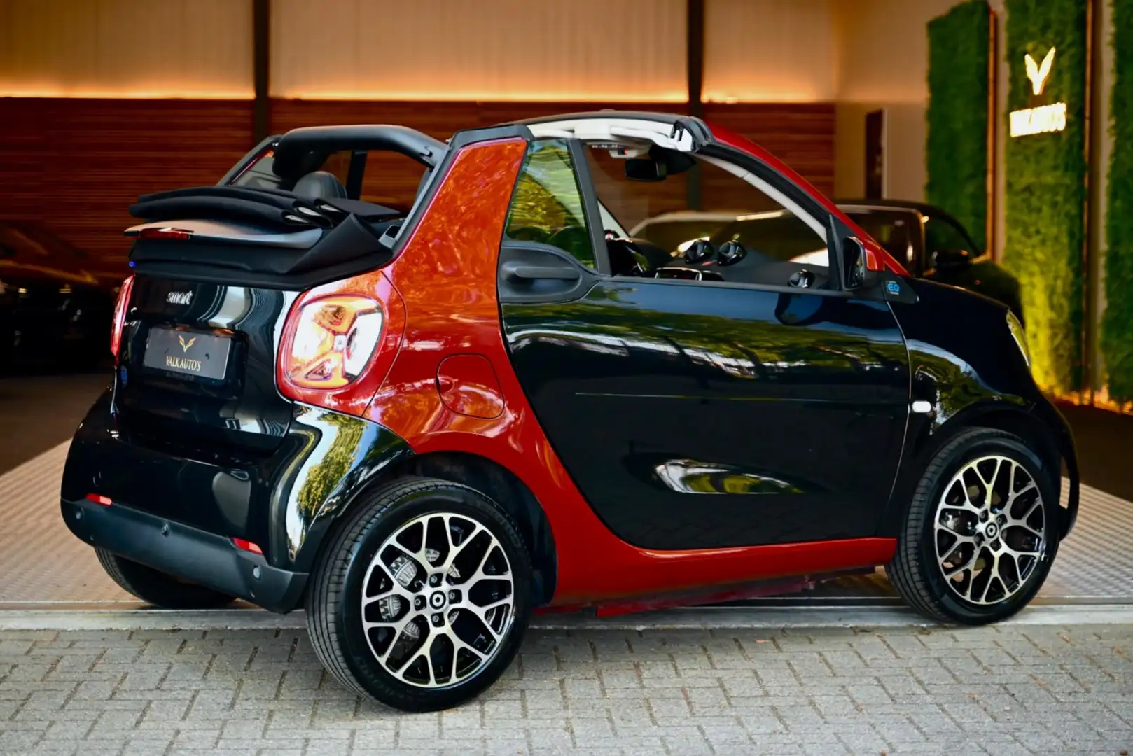 smart forTwo cabrio EQ Comfort PLUS 18 kWh Facelift - Leer - St Zwart - 2