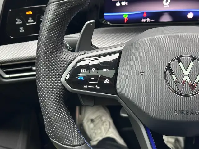 Volkswagen Golf view 18