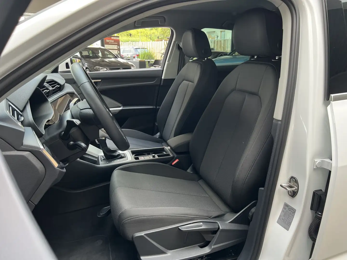 Audi Q3 45TFSIe Aut Sportback Navi PDC *Service neu* Weiß - 2