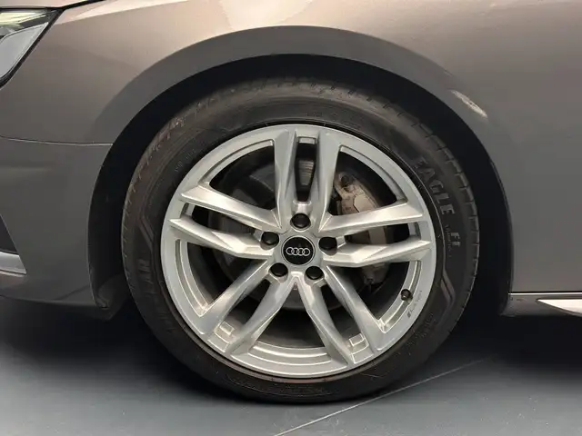 Audi A4 view 9