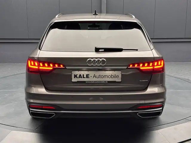Audi A4 view 4