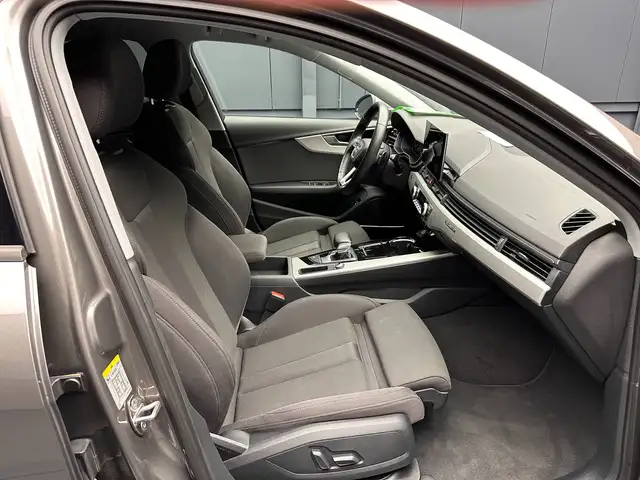 Audi A4 view 10