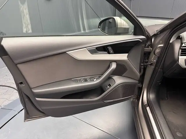 Audi A4 view 13
