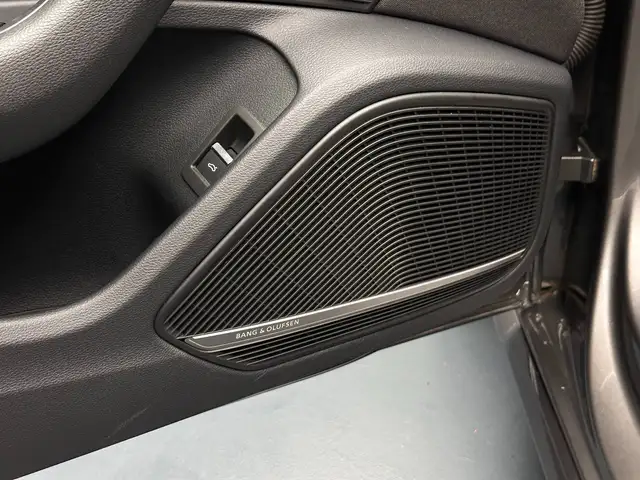 Audi A4 view 14