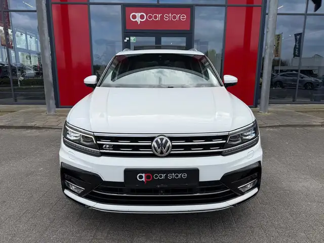 Volkswagen Tiguan view 2