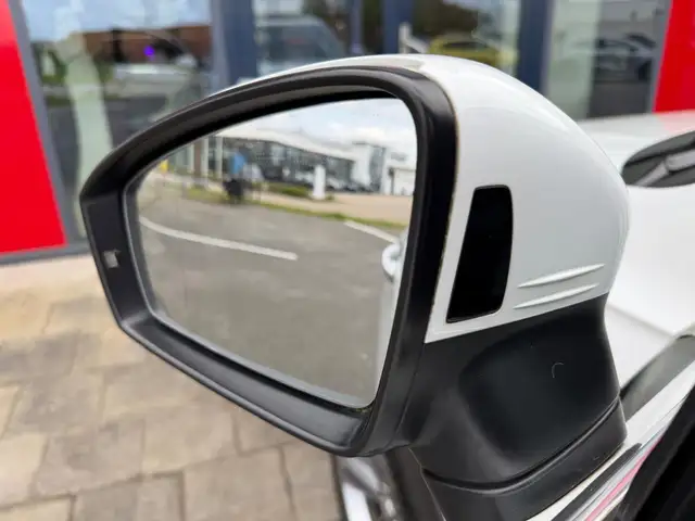 Volkswagen Tiguan view 12