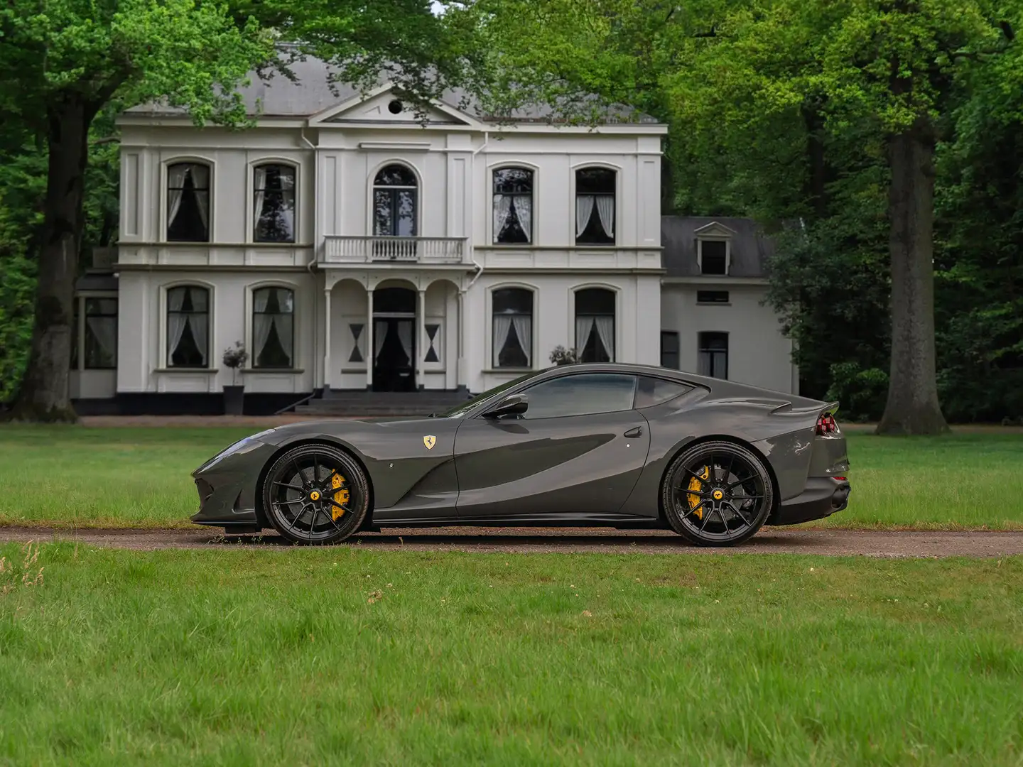 Ferrari 812 Superfast | Lift | Pass. display | Grigio Scuro | Szary - 1