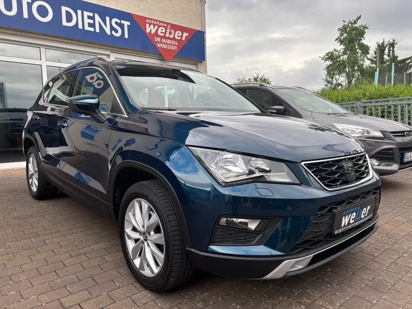 SEAT Ateca Style*DSG*KAMERA*eAHK*NAVI*CARPLAY*BEATS*E-Heckkl. Blau - 1
