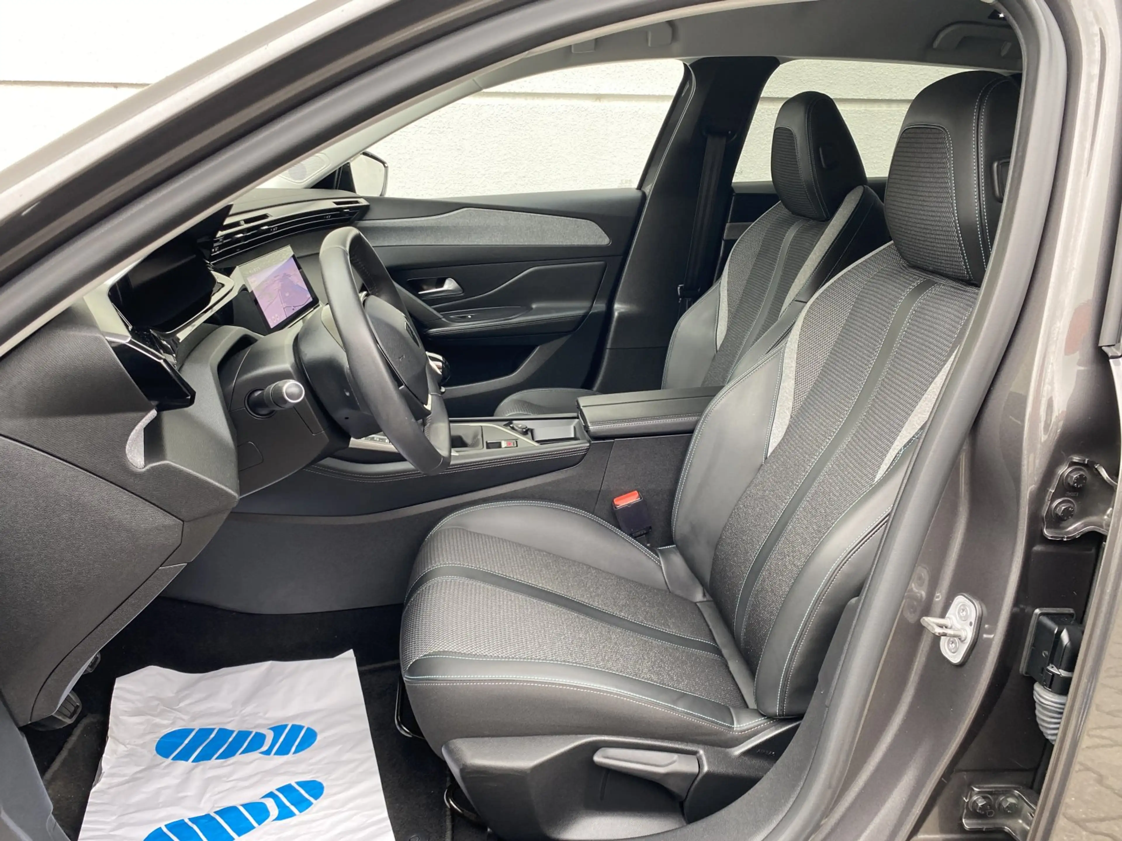 Peugeot 308 1.2 PureTech  Allure Pack ACC Tmat Shz Nav CarPlay — photo 11